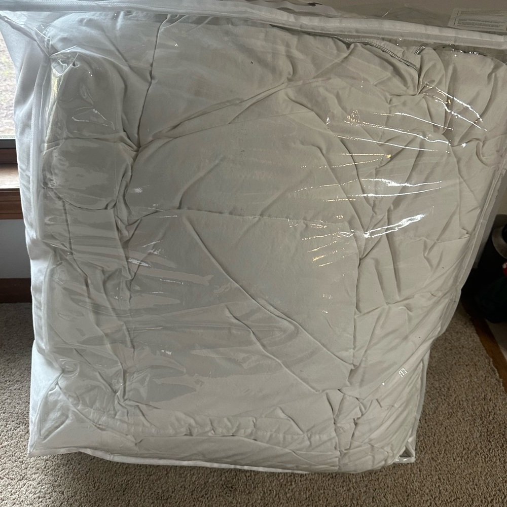 Amazon White Comforter - Soft Plush Down ahhhh-mazing! Cozy